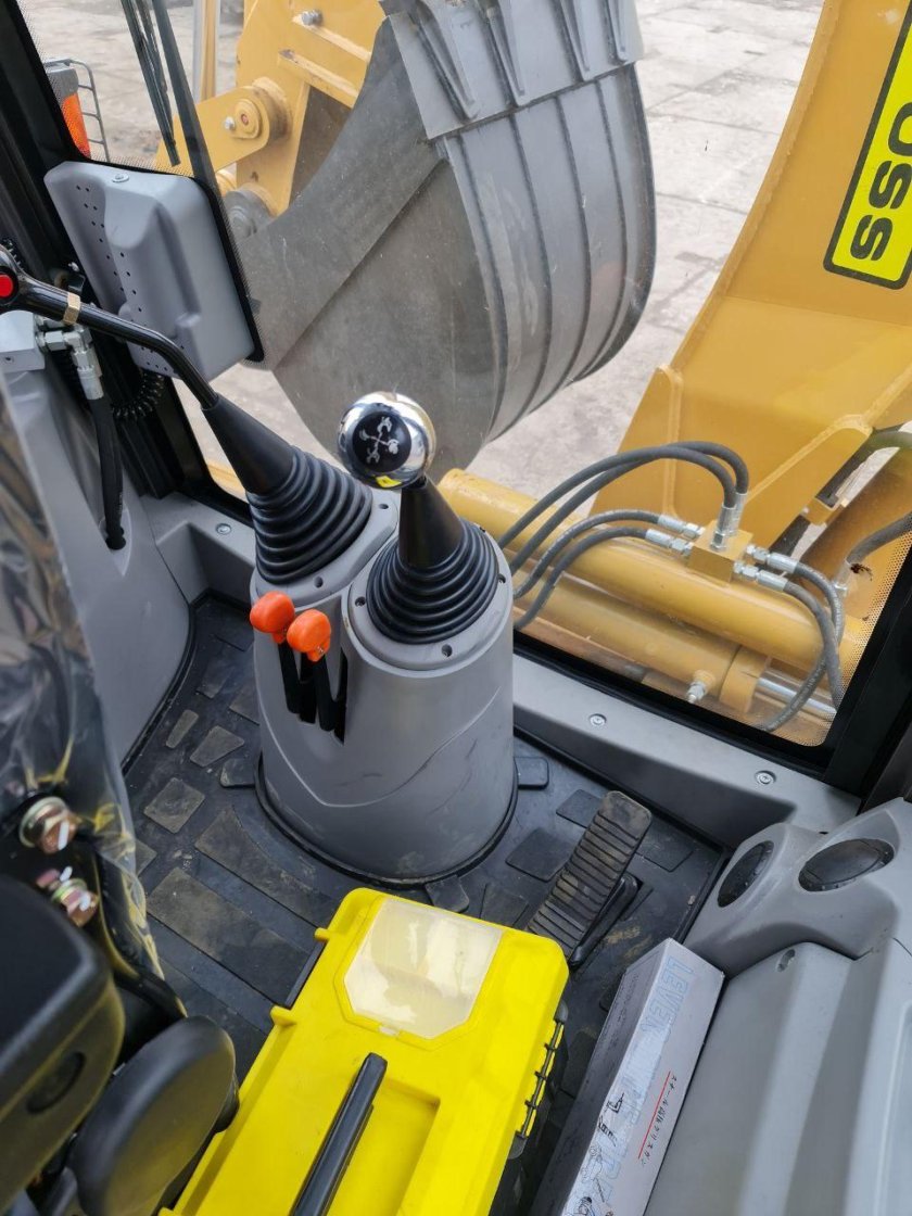 Экскаватор-погрузчик Leist gross 780