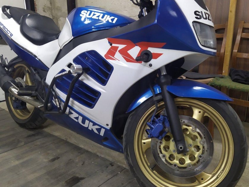 Сузуки RF 600