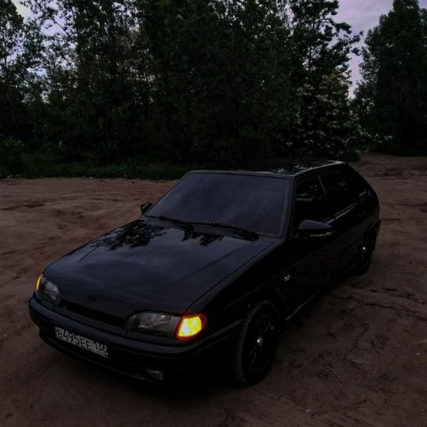 Черная ваз 2114