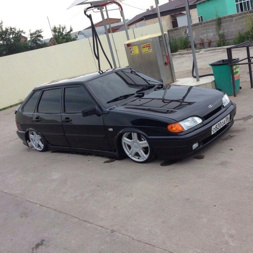 Черная ВАЗ 2114 -120