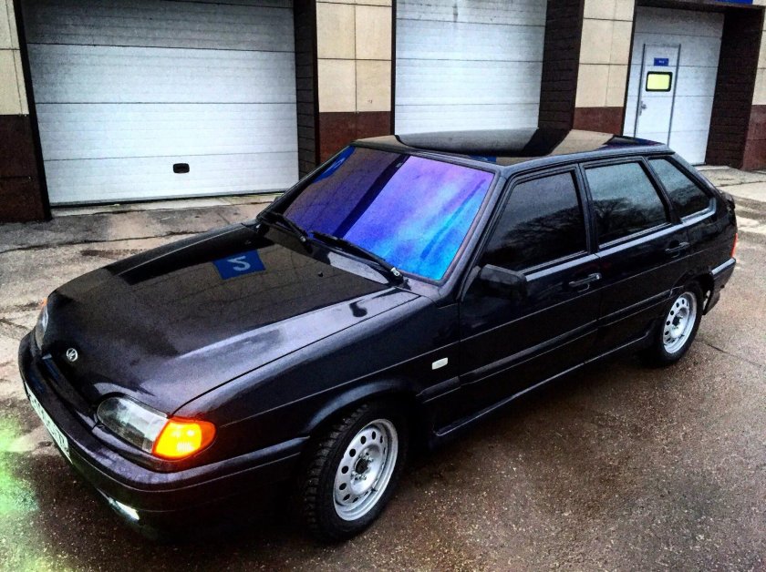 Машина ВАЗ 2114 черная