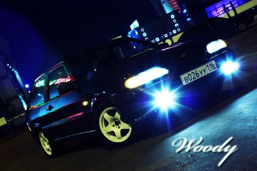 ВАЗ 2114 черная ночью