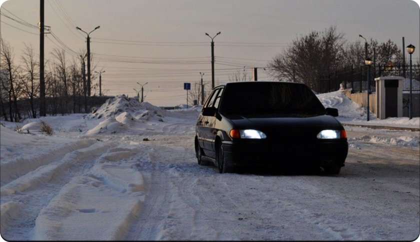 ВАЗ 2114 черная тонированная зимой