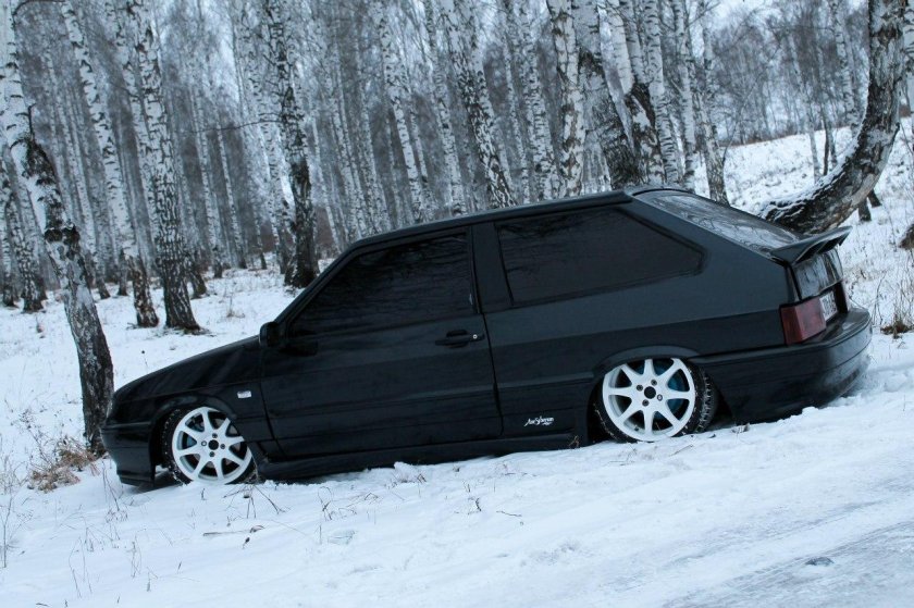 ВАЗ 2114 черная тонированная зимой