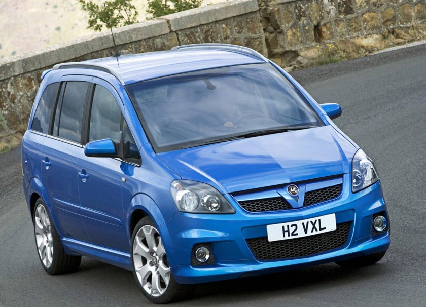 Opel Zafira a OPC 2005