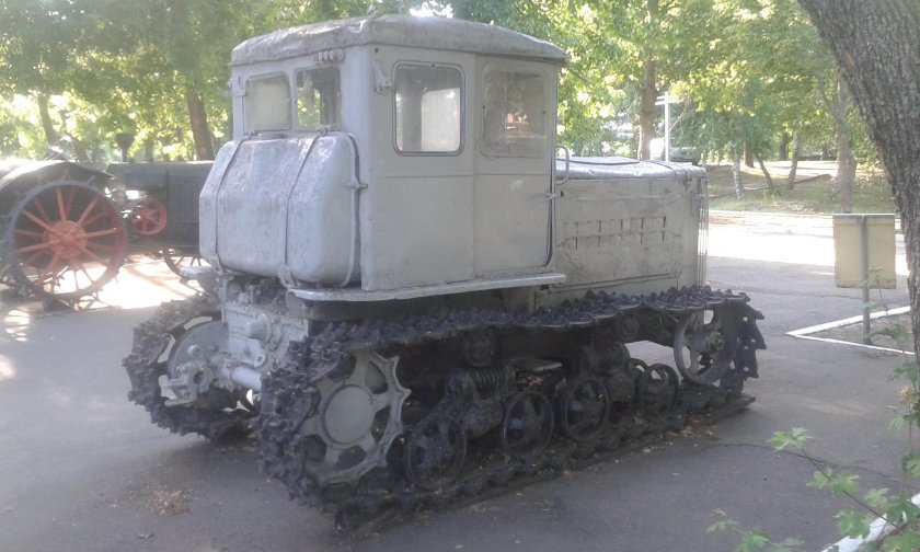 Трактор ДТ 54 на целине