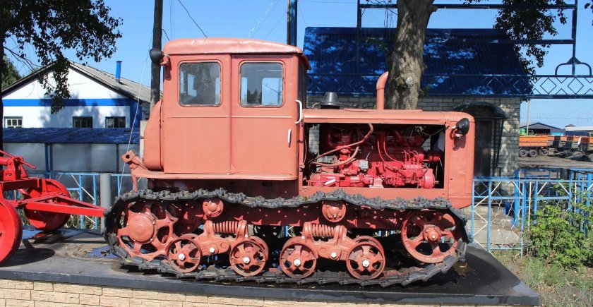 Трактор ВТЗ ДТ 54