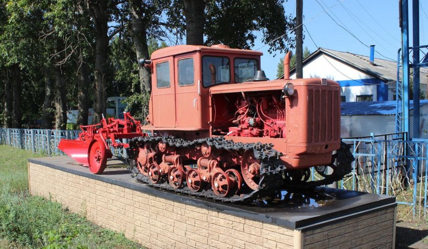ДТ-75 трактор гусеничный