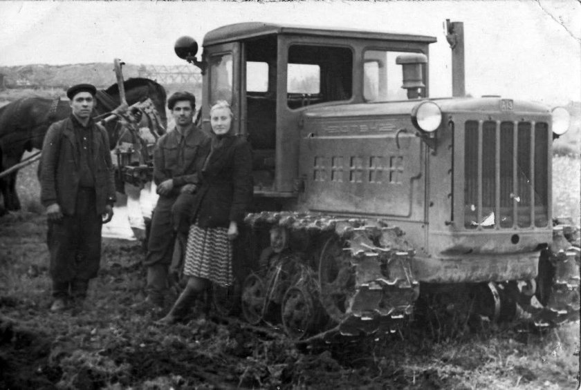 Трактор ДТ 54 на целине