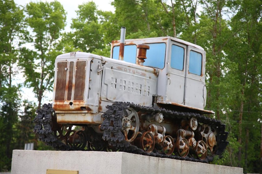 Трактор ВТЗ ДТ 54