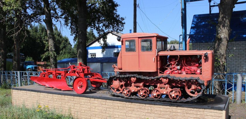 Гусеничный трактор дт 75