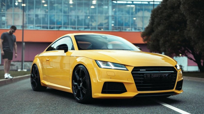 Audi TT 8s желтая