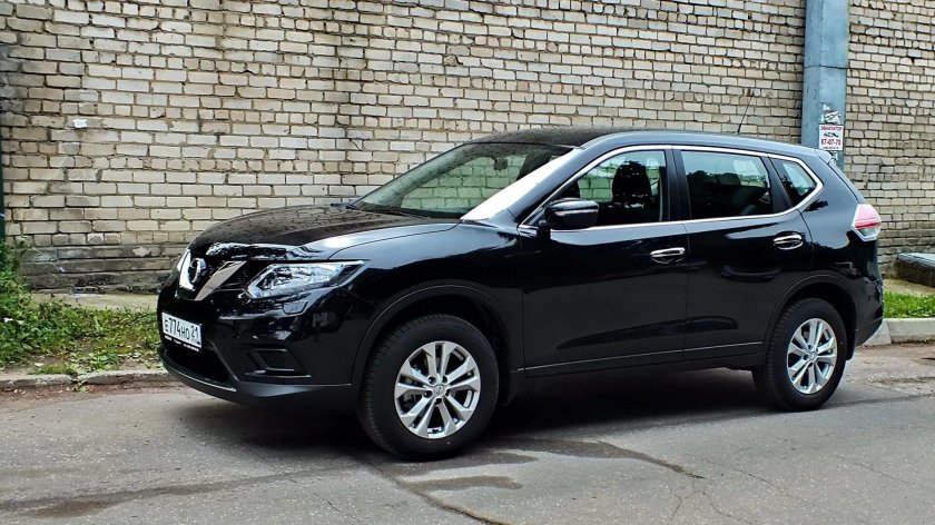 Nissan x-Trail черный