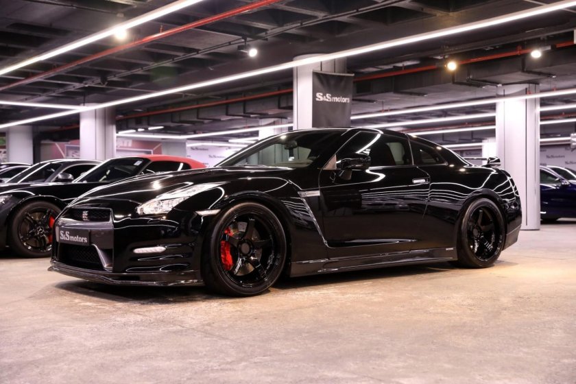 Nissan GTR r35 черный