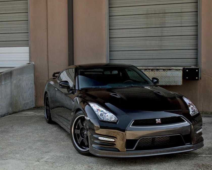 Nissan GTR r35 черный