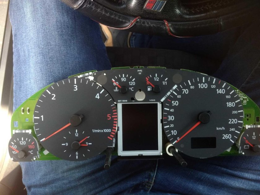 Дисплей приборной панели Ауди а6 с5