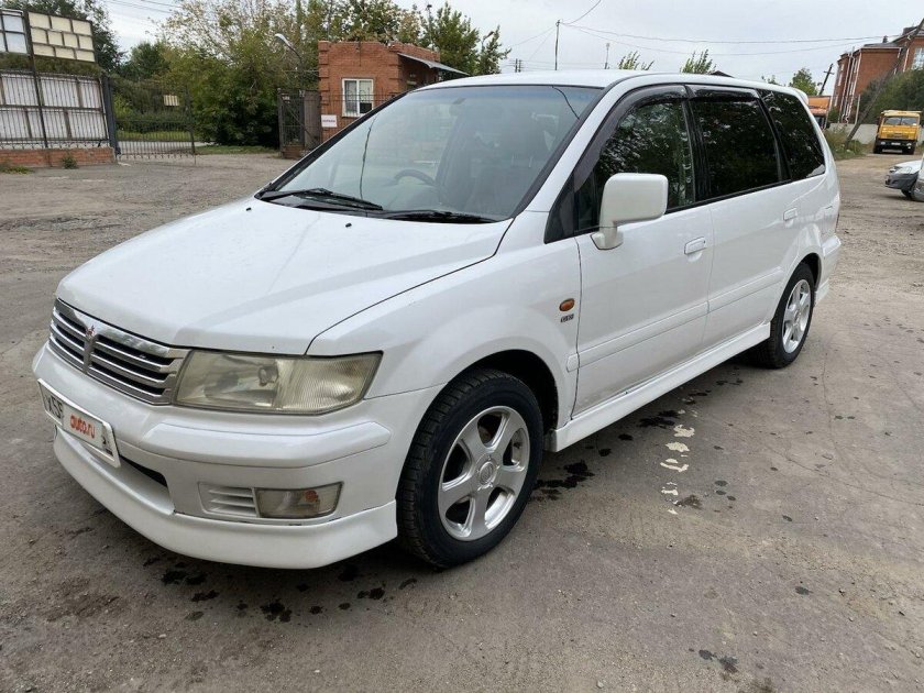 Mitsubishi Chariot 1998