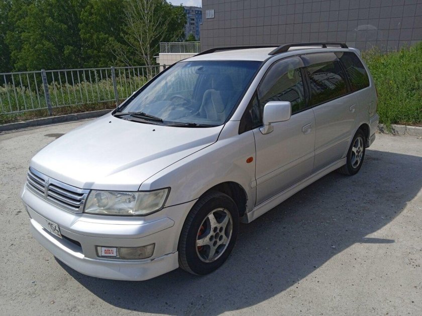 Мицубиси Шариот