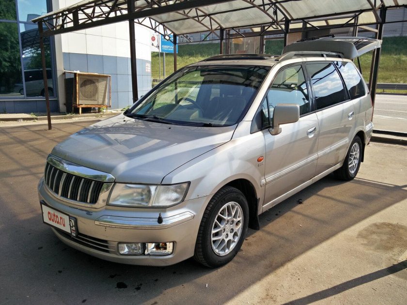 Мицубиси Шариот 2000