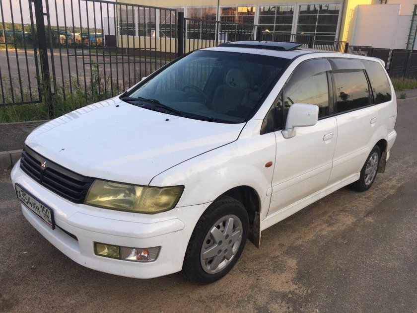 Мицубиси Шариот 2000