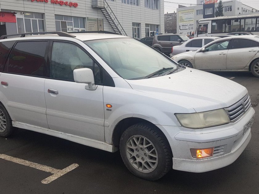Mitsubishi Chariot 2.0 at 1995