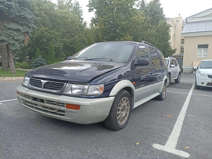 Mitsubishi Chariot 1995