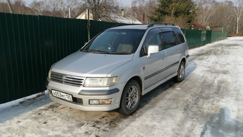 Mitsubishi Chariot 1998