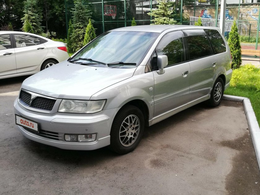 Шариот Грандис 2002