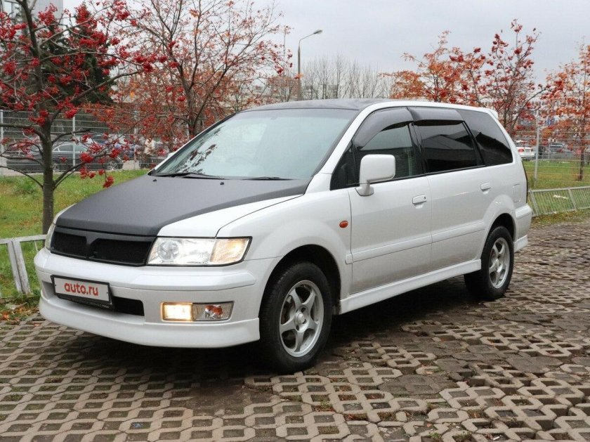 Mitsubishi Chariot 1999