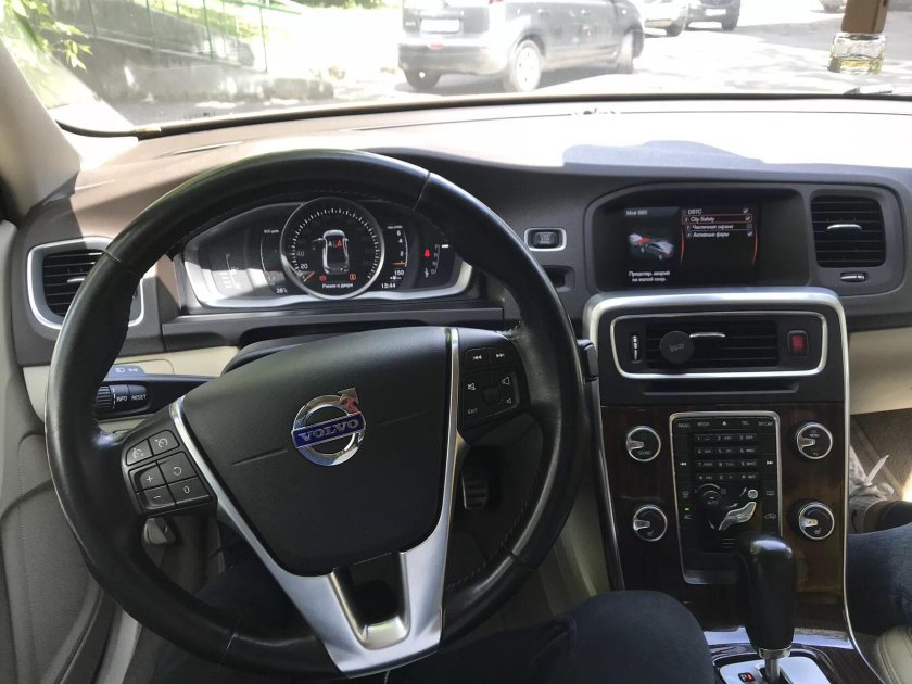 TFT панель Volvo s80