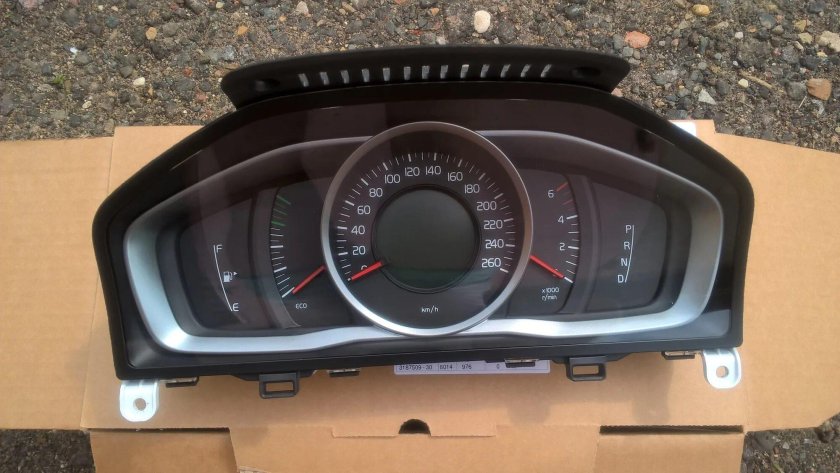 Панель Вольво хс60