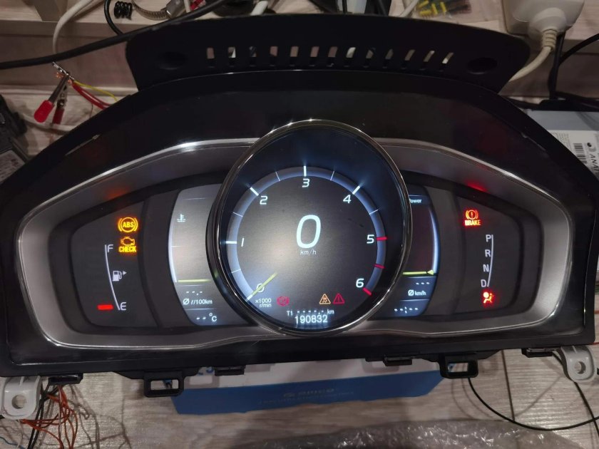 ТФТ панель Вольво хс60