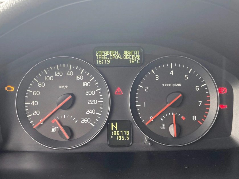 Volvo v50 приборная