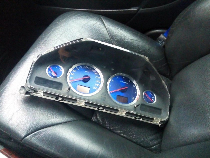 Volvo s60 приборка r-Design