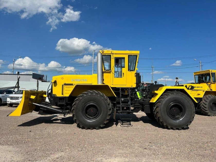 Кировец к-702мва-удм2