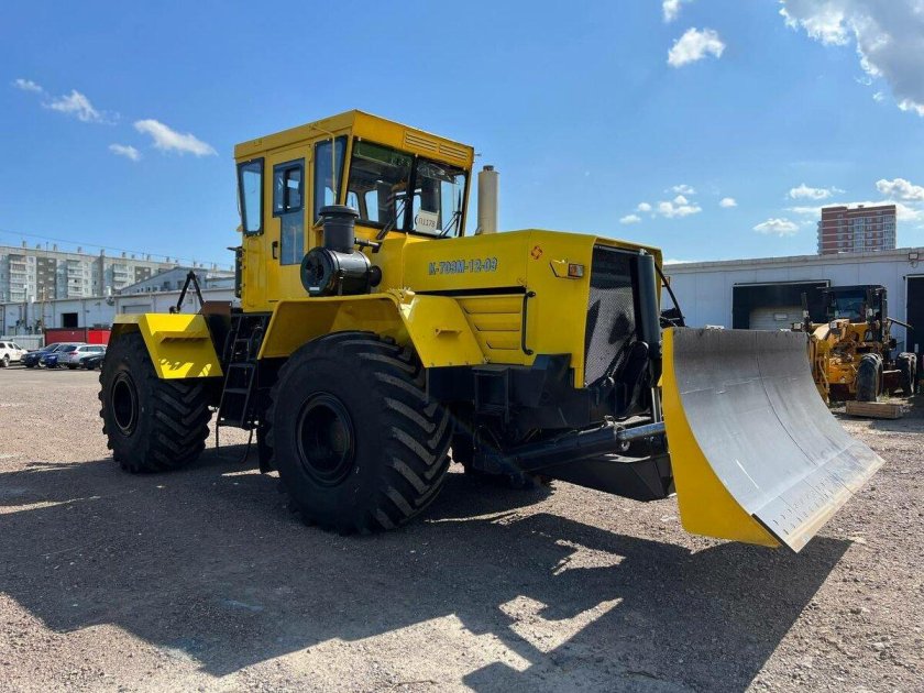 Кировец к-702мва-удм2