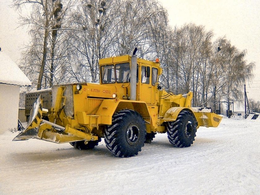 Кировец к-703м