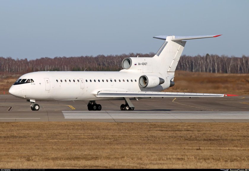 Як 42 пассажирский самолёт