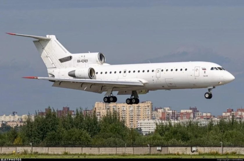 Як 42 пассажирский самолёт