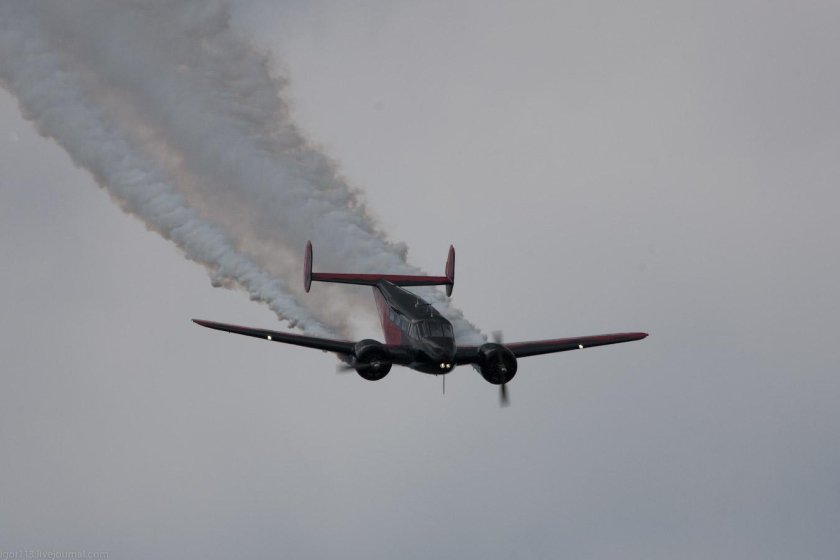 Самолет для разгона облаков