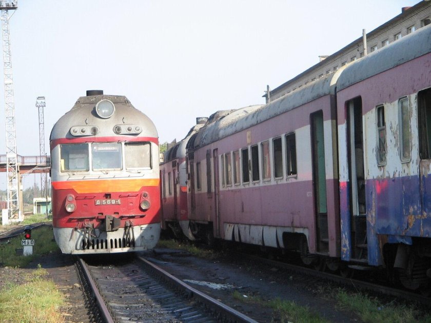 Дизель поезд д1 в Узловой
