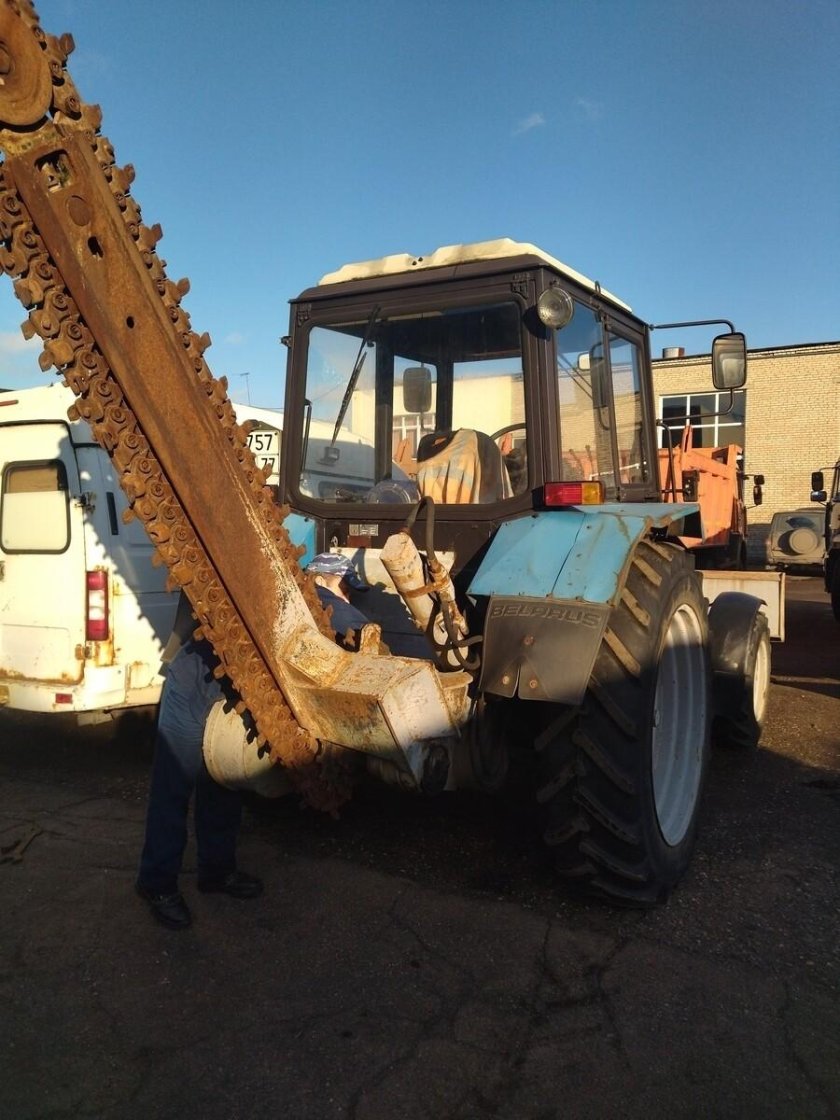 Бара траншеекопатель