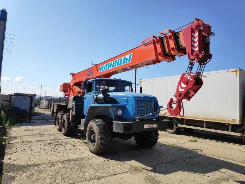 Кран Урал 25 тонн стрела 21 метр