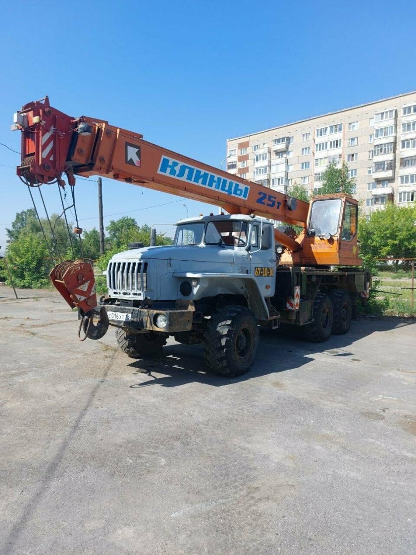 Автокран урал 25т