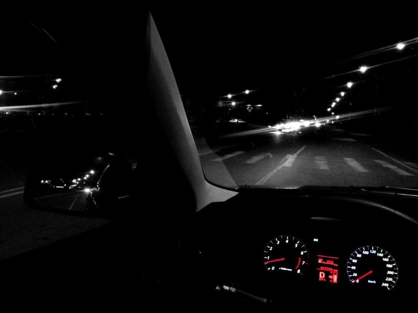 За рулем Митсубиси Лансер 10 ночью