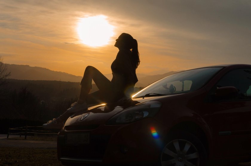 Девушка машина закат