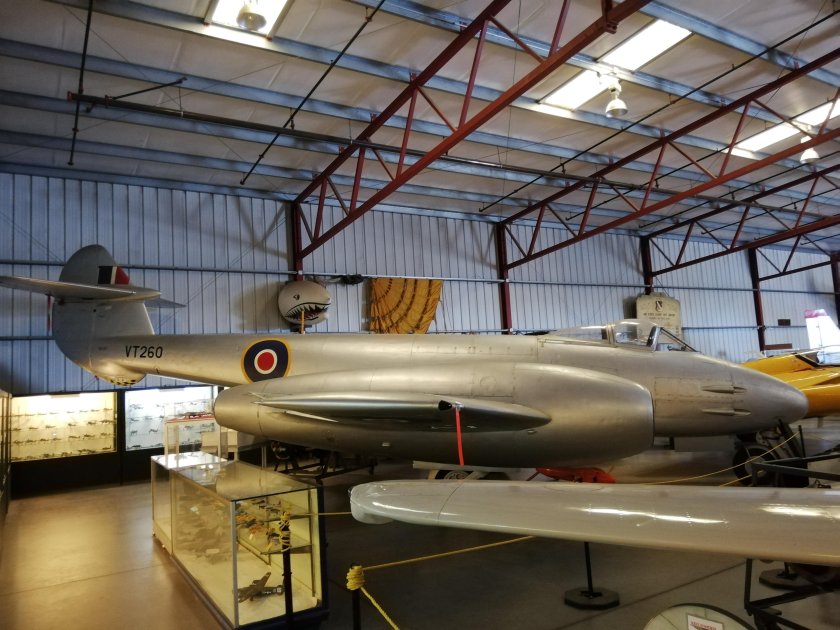 Глостер Метеор IV