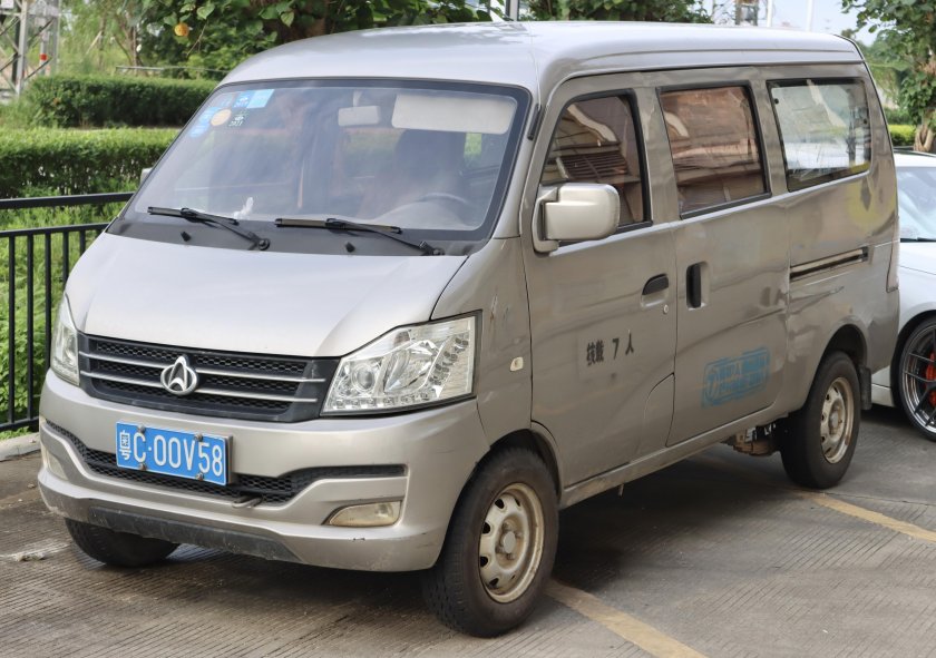 Автомобиль dongfeng