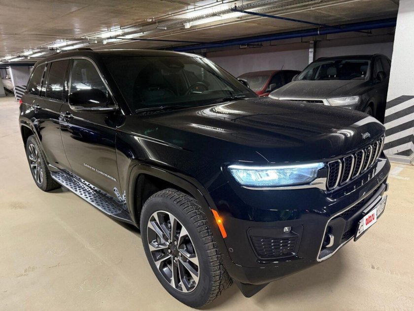 Машина jeep grand cherokee
