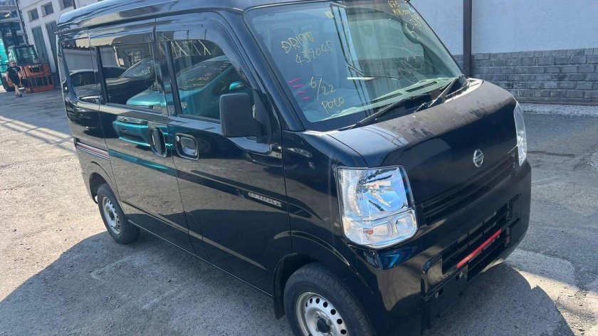 Ниссан нв 100